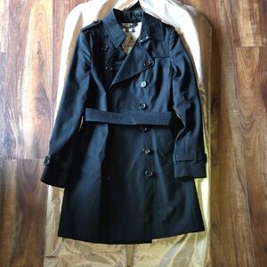Like New Burberry Chelsea Trench